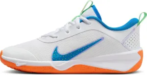 Nike Omni Multi-Court Big Kids' Indoor Court Shoes (DM9027-107, White/Vapor Green/Total Orange/Photo Blue) Size 5